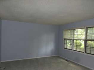 35 Burlington Ct #1918, Hamburg, NJ 07419