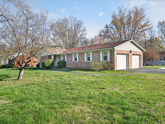3rd image of 206 S Arrowhead Dr