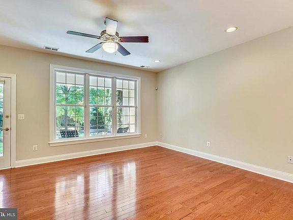 3rd image of 5474 Rodriquez Ln