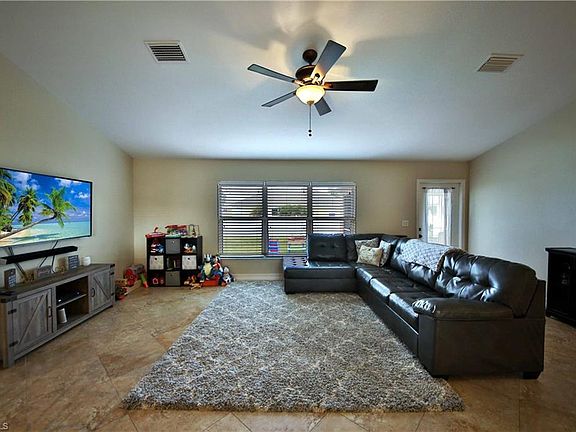 3rd image of 405 NW 1st Pl