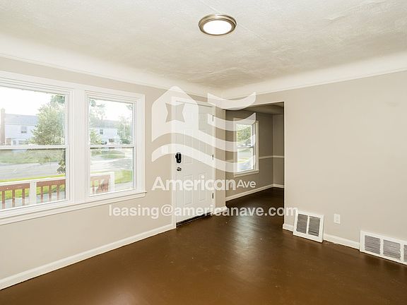 1234444_005_living_room_13980110.jpg
