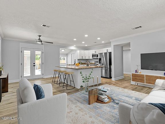 3rd image of 1529 FERNDALE Place