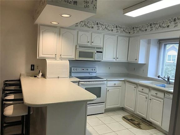 3rd image of 15 Columbia Ct