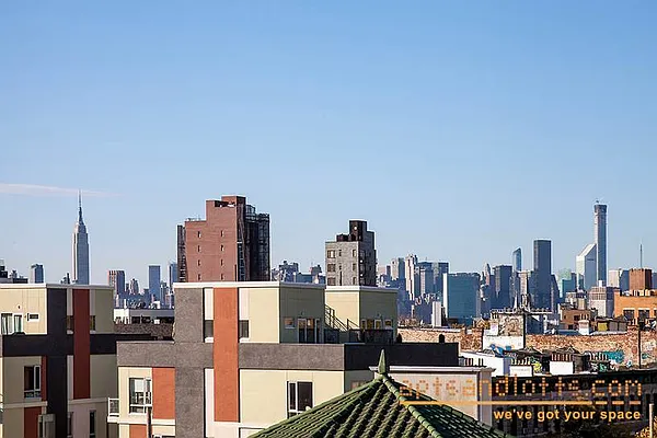 Sold by aptsandlofts.com | media 52