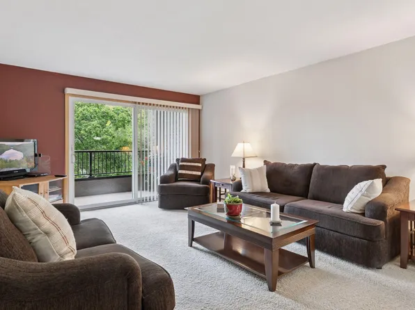 2230 Midland Grove Rd APT 208, Roseville, MN 55113