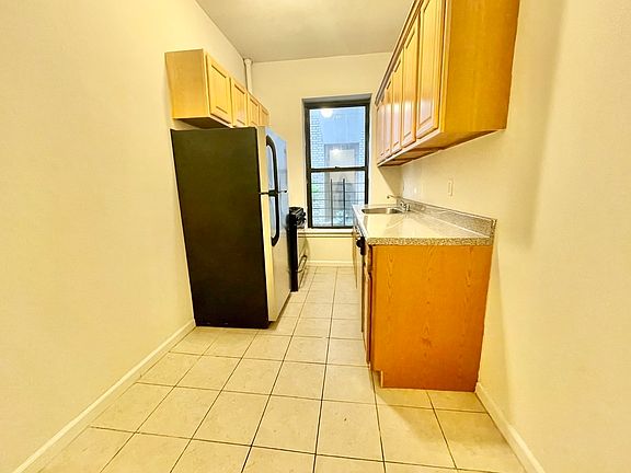 4th image of 408 W 130th St APT 15