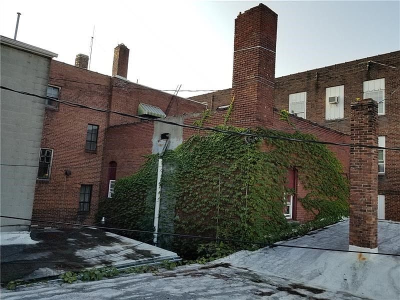 2nd image of 118 N Center Ave