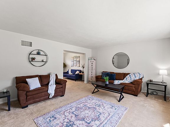 3rd image of 25787 Meadow Oak Ln