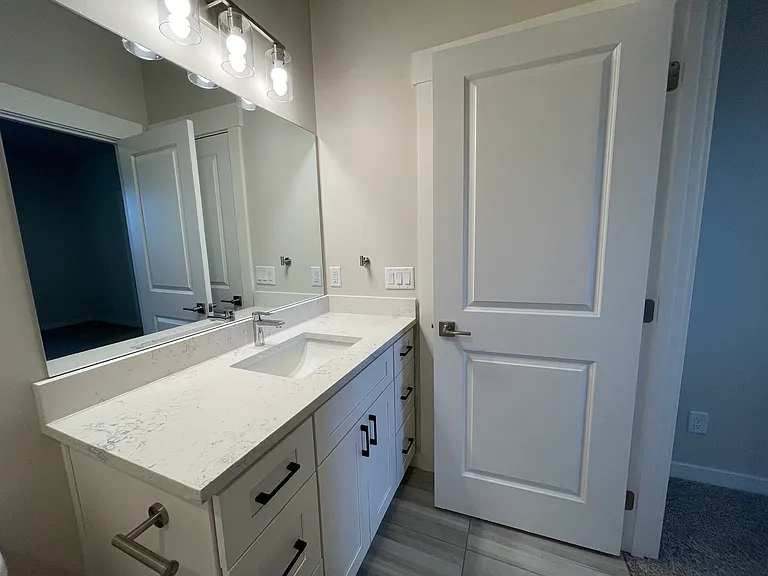 1030 Finch Ln #H — Photo 35