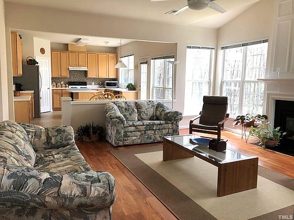 3rd image of 514 Sherwood Forest Pl