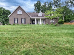 305 Woodbriar Dr, Johnson City, TN 37604