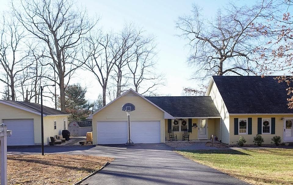 1st image of 76 Crimson Oak Ln