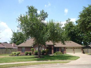 55 Zinnia Ct, Lake Jackson, TX 77566