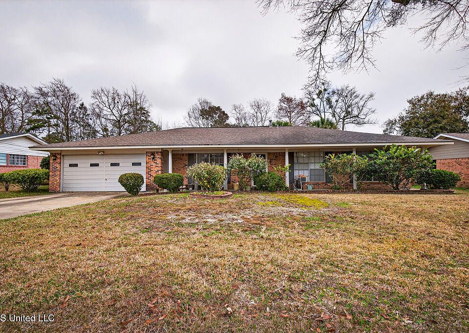 1st image of 734 Canterbury Dr