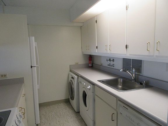3rd image of 2333 Kapiolani Blvd APT 3110