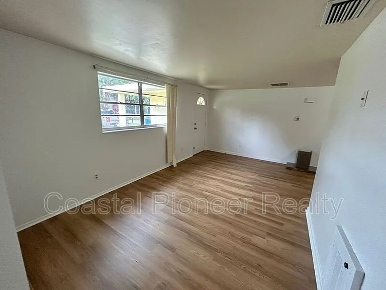 8819 W Robson St — Photo 6