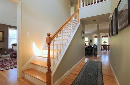 5th image of 10 Newell Farm Dr