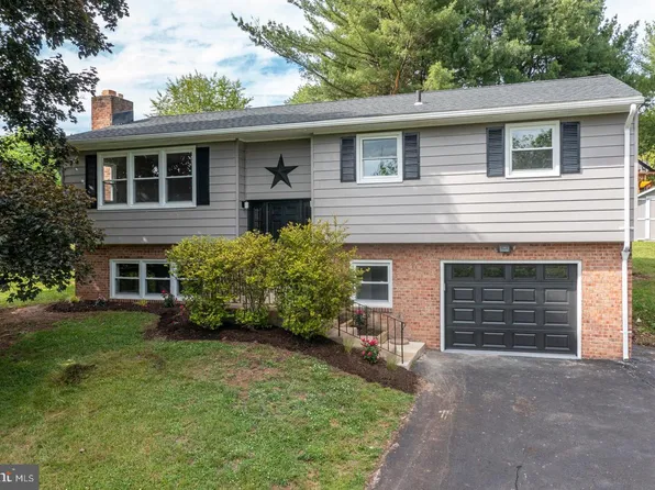 921 Shelbourne Rd, Reading, PA 19606