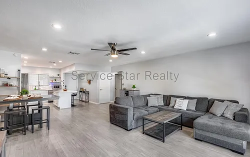 314 W Maryland Ave #A Photo 1