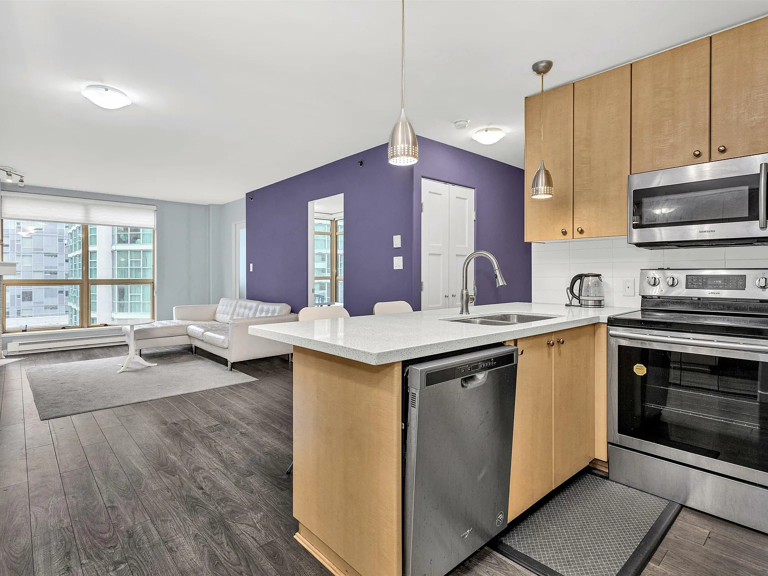 2 bed, 780 sqft, $3,300 — Photo 2