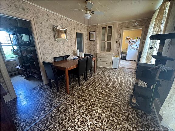 4th image of 44 Kennedy St