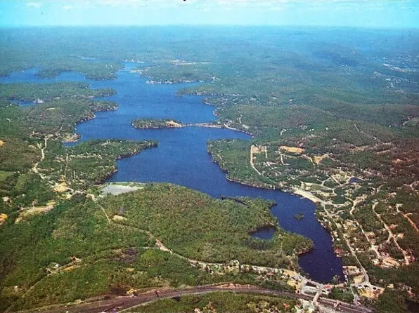 38 Shore Rd, Hopatcong, NJ 07843