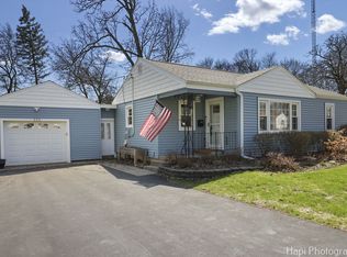 220 Lewis Ave, Wauconda, IL 60084