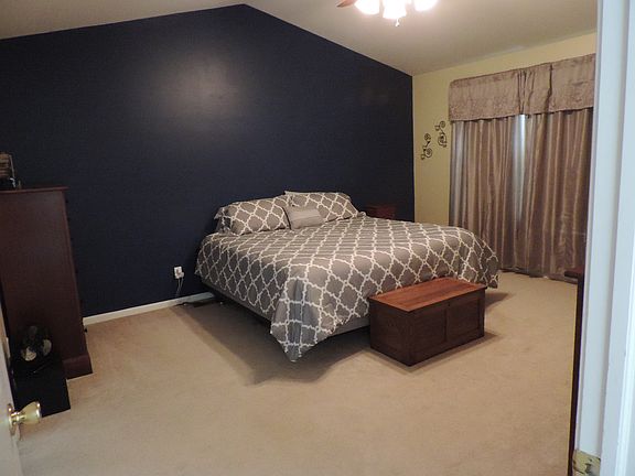 4th image of 7682 Henley Dr