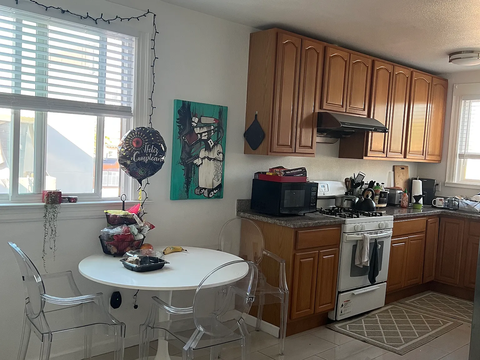 3 bed, 2400 sqft, $750 — Photo 1