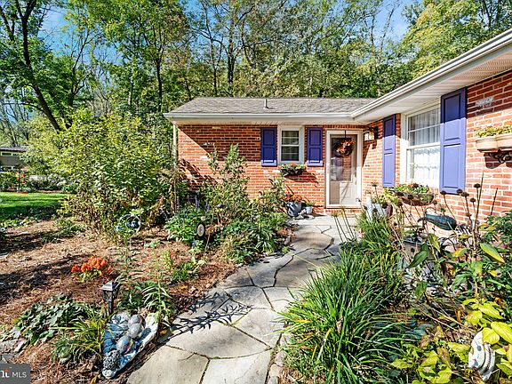 3rd image of 55 Woodside Dr