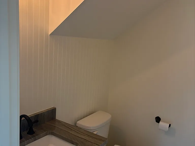 527 W Elm St — Photo 11