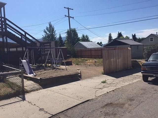 2nd image of 1204 E 2nd St