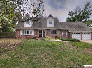 1059 SE Rolling Meadows Ct, Bartlesville, OK 74006