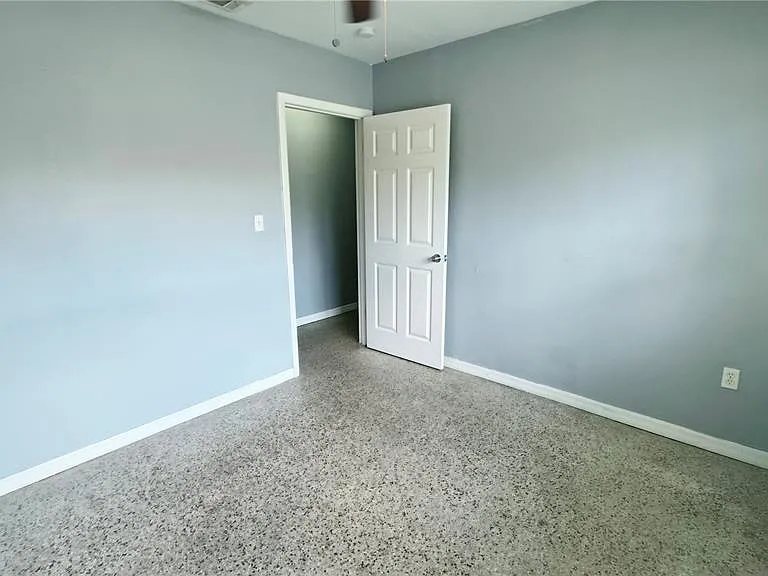 4615 Edgewater Dr — Photo 6