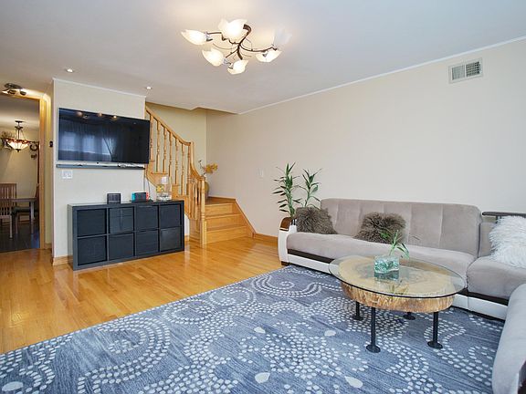 5th image of 103 Hempstead Ave