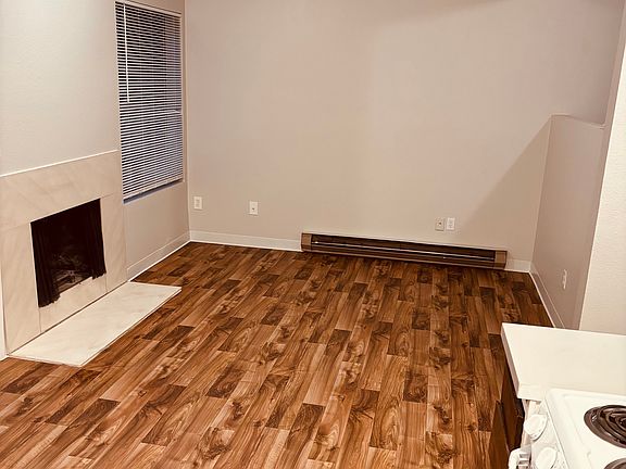 3rd image of 1065 108th Ave NE APT 1
