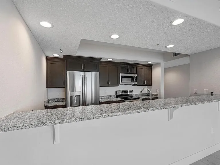 1805 Riverside Dr — Photo 33