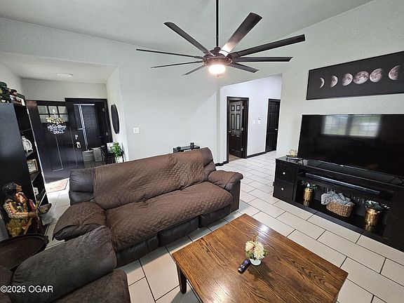 3rd image of 618 8th St