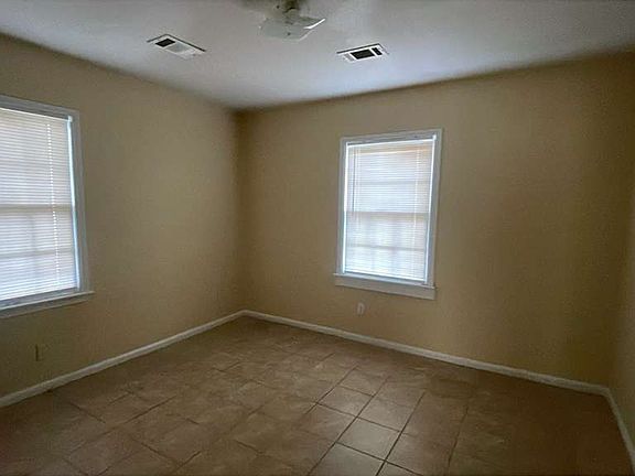 3rd image of 425 Garland St