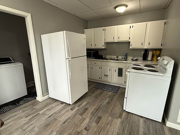 3rd image of 9768 New Rd #812-1