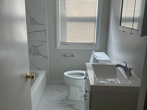 4th image of 14420 Park St