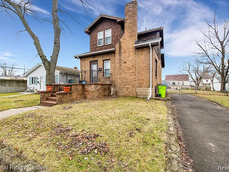39 E Brockton Ave — Photo 4