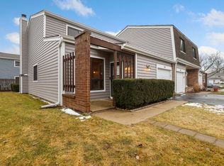 461 Beech Dr, Wheeling, IL 60090