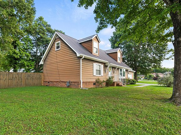 4th image of 224 Meadow Green Dr