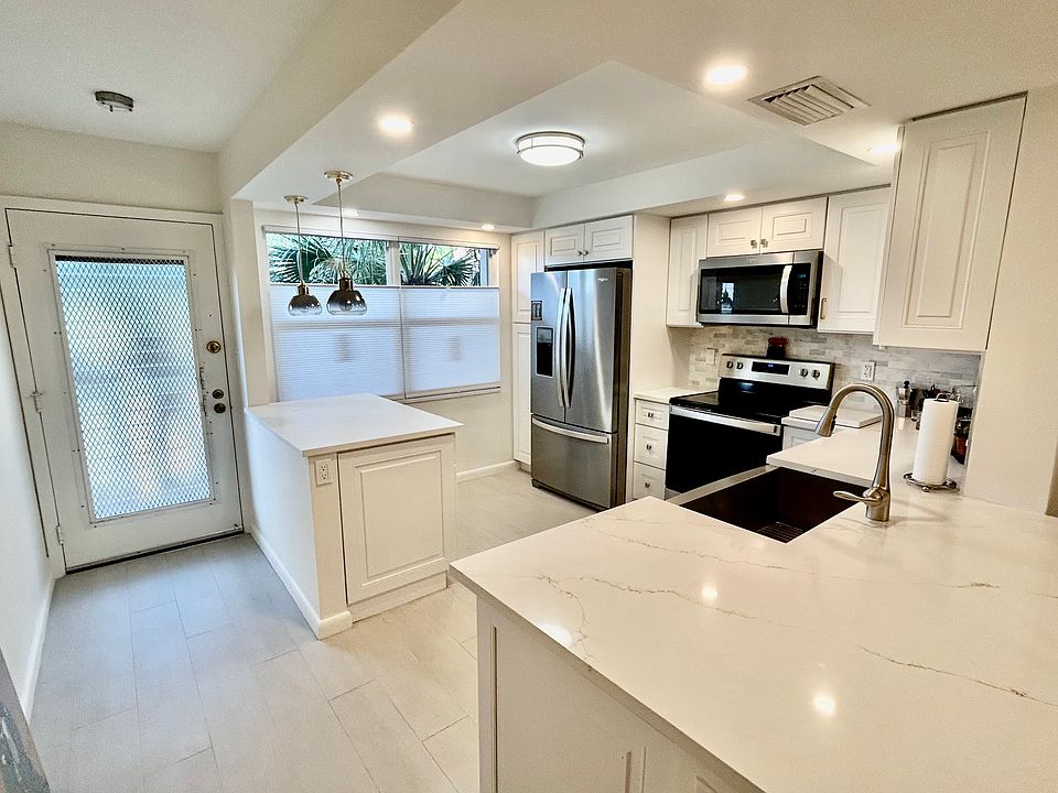 Totally new kitchen two years ago.
New fridge new microwave new stove new dishwasher