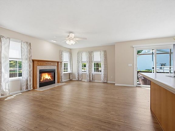 4th image of 311 Old Farm Rd