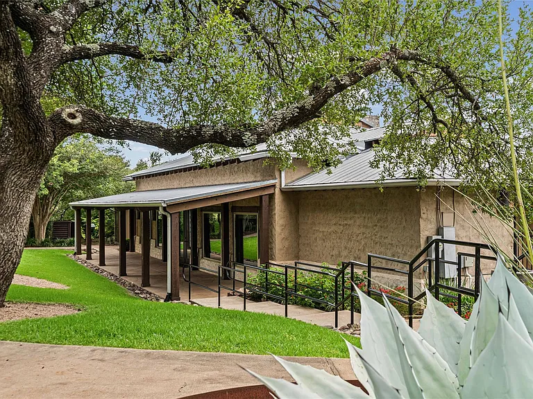 10700 Pointe View Dr — Photo 29