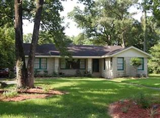3055 Robinhood Ln, Beaumont, TX 77703