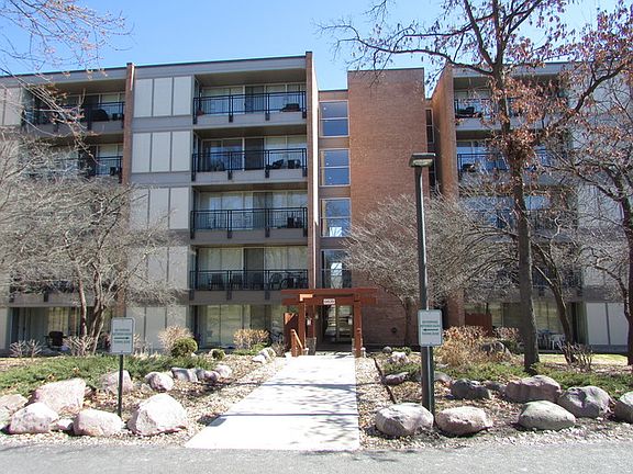 2nd image of 6020 Oakwood Dr APT 5M