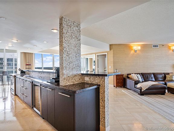 4th image of 4000 Island Blvd #2804